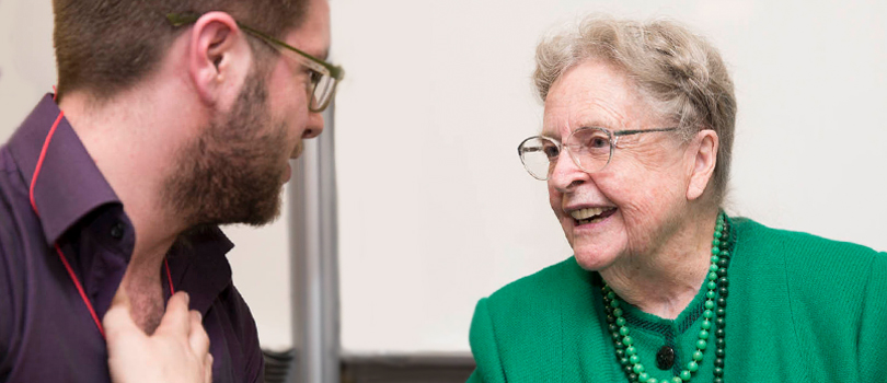 Mary Marsh avec un étudiant